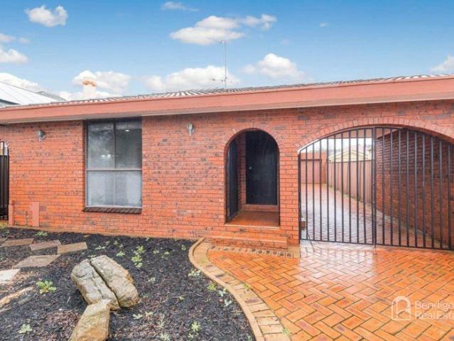BEAUTIFULLY APPOINTED TWO BEDROOM UNIT IN THE HEART OF BENDIGO