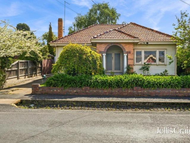 Beautifully classic Californian bungalow in Lake Wendouree