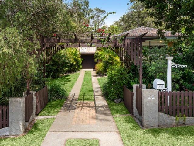 Beautifully Crafted, Spacious Family Living in a Leafy Bushland Setting