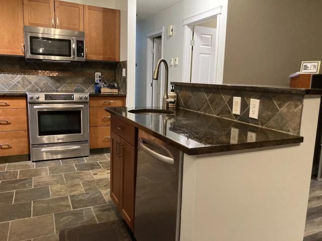 Beautifully custom built 2 bed room unit