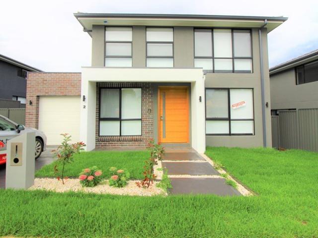 Beautifully designed 4 bedroom home with guest room downstairs in Stanhope Gardens for Lease!