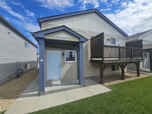 Beautifully designed 2 bedroom home in the peaceful community of Suntree