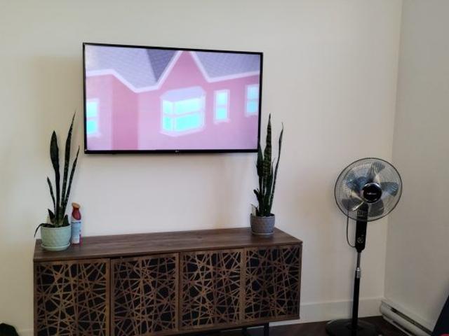 Beautifully designed 2 bedroom townhouse in Surrey QS44