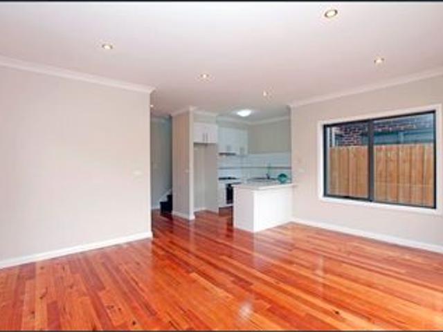 Beautifully Designed Townhouse Close to Host of Amenities!