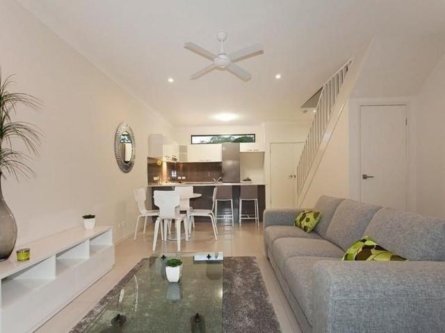 Beautifully Designed Townhouse for Rent in Brighton – Modern Living Awaits!