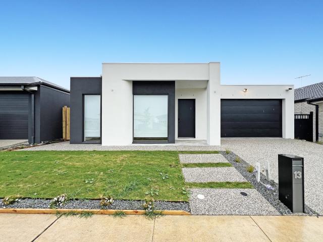 Beautifully designed home in Mount Duneed