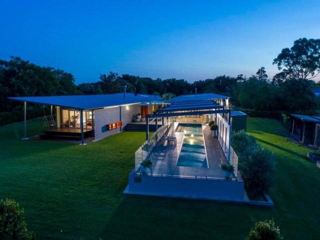 Beautifully designed masterpiece, fully furnished!