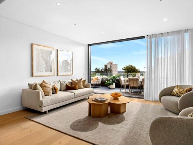 Beautifully designed north facing apartment, village living