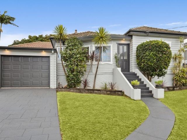 Beautifully Detailed Cottage with Versatile Studio