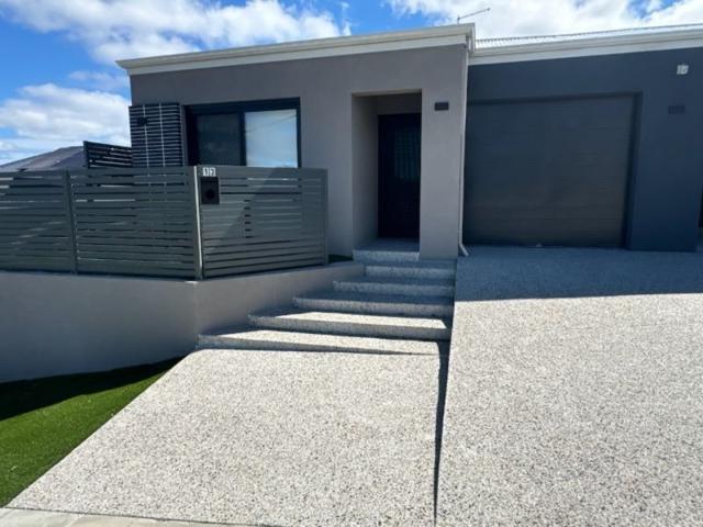 Beautifully Finished 3×2 with Private Garage Prime Elevated Orelia Location