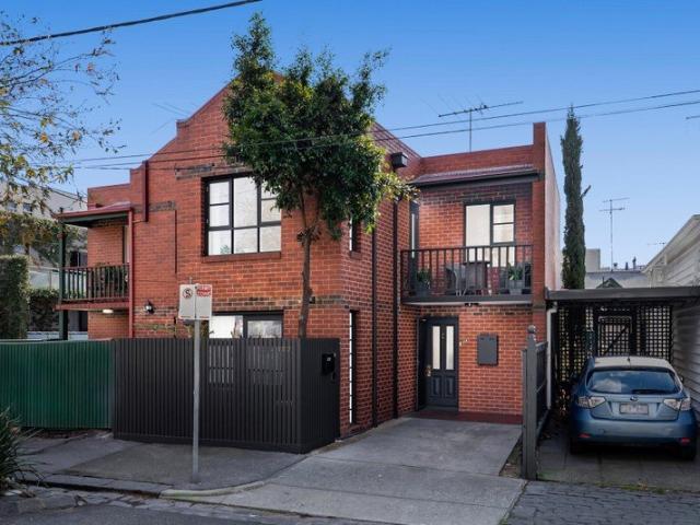 Beautifully finished, north light, easy parking