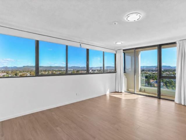 Beautifully Freshly Renovated Unit in sought after complex in Mermaid Waters