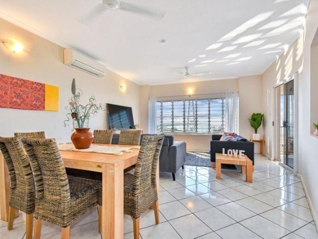 beautifully funitured large top floor unit with sea view and a pool