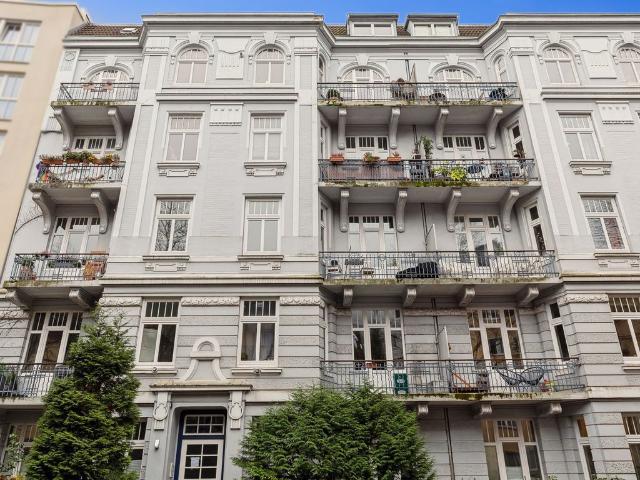 Beautifully furnished 2.5 room top floor apartment in HH Eimsbüttel