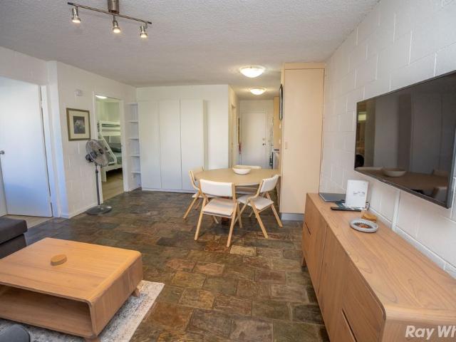 BEAUTIFULLY FURNISHED 2 BEDROOM BY THE BEACH!