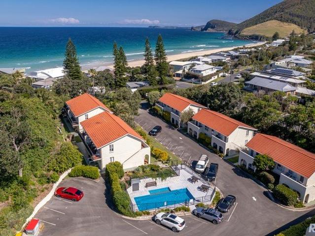 BEAUTIFULLY FURNISHED 2 BEDROOM BY THE BEACH!