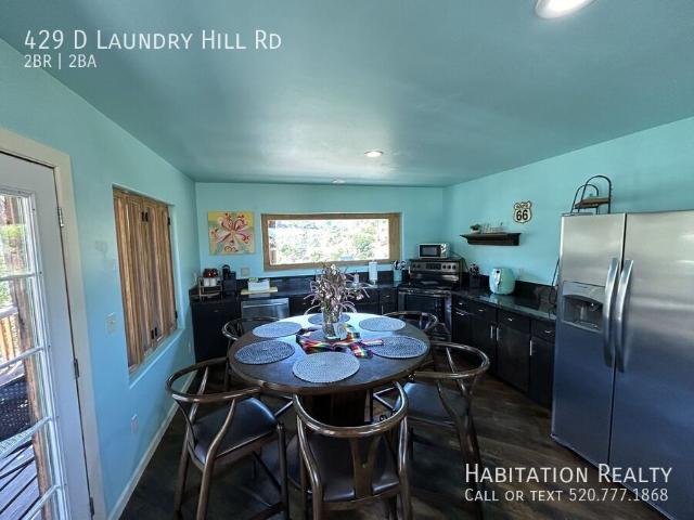 Beautifully furnished 2bed/2bath abode + mountain views and office/den, Old Bisbee!