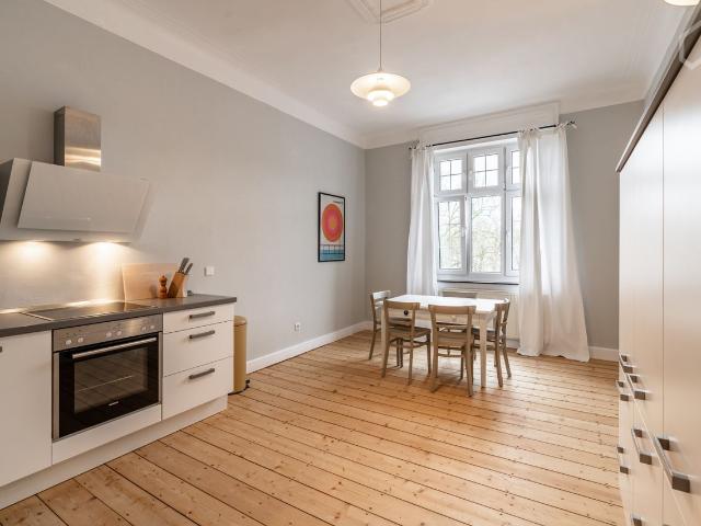 Beautifully furnished apartment in Oberkassel Düsseldorf, Dusseldorf Amsterdam Apartments for Rent