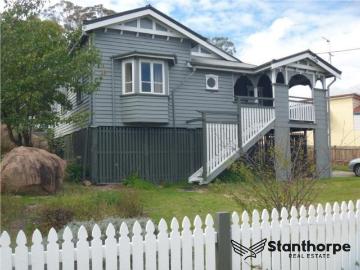 Beautifully Furnished Old Queenslander with Modern Touches