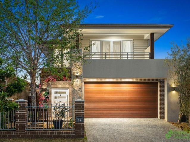 Beautifully Individual, Wonderfully Welcoming & Fabulous Family Living With A Country Style Kitchen & Your Own Backyard Escape