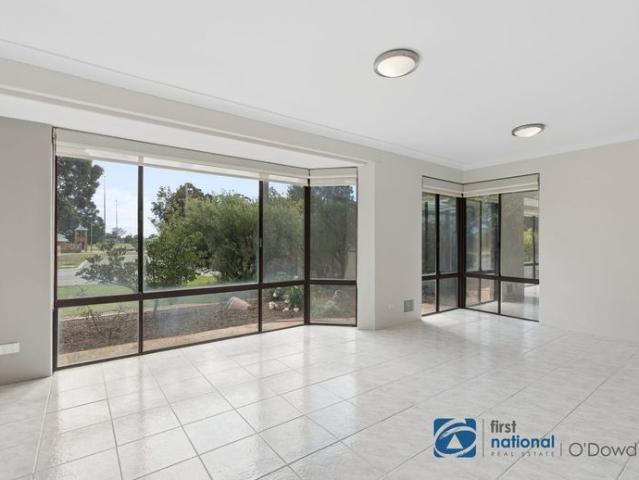Beautifully Kept Home – Great Outdoor Space!