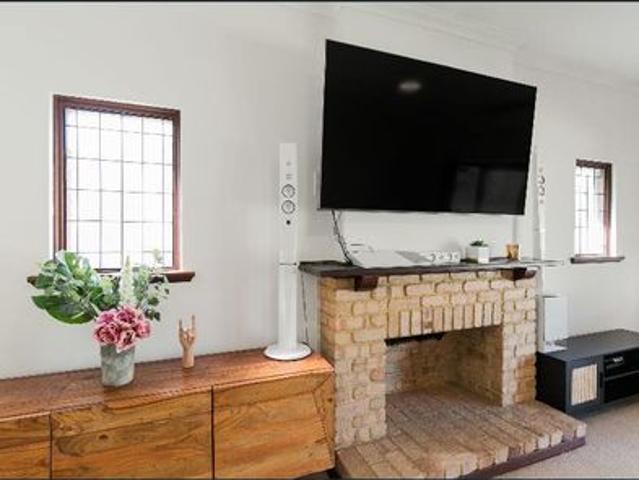 Beautifully Kept Home in Great Location! 3x2 or 4 Bedroom / Study Character Home ready for the right family