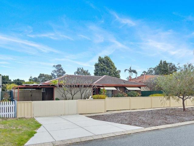 Beautifully Kept Home on Large 693m2 Block Massive Workshop to Rear!