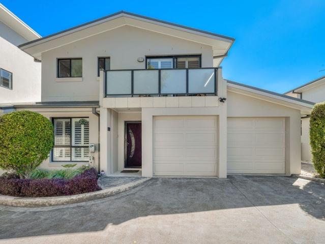 Private Townhouse with Double Garage & Walk to Lake Lifestyle