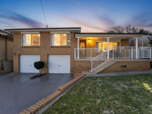 Beautifully landscaped home with duplex site potential set within a cul de sac on a 581.7sqm parcel