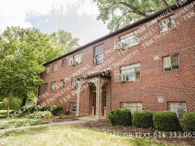 Beautifully landscaped timeless community in Woodland Park