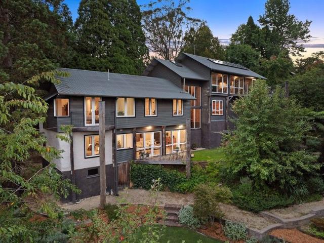 Beautifully located in a peaceful street surrounded by nature