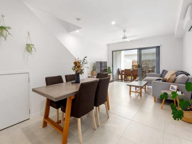 Beautifully Located 2 Bedroom Townhouse