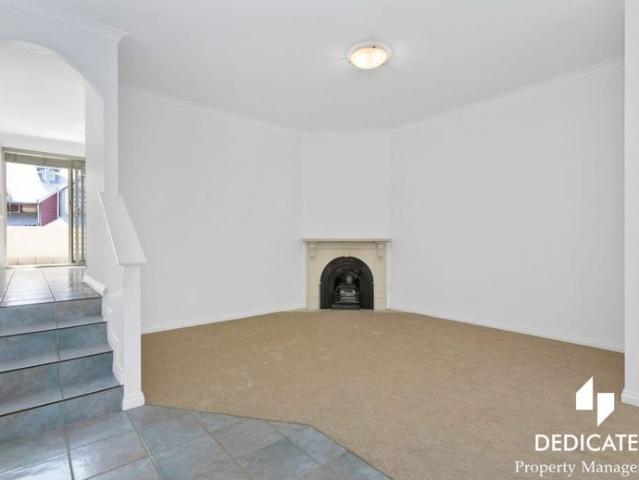 Beautifully Located 3x2 Townhouse!