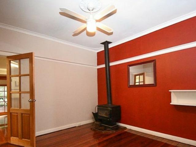 Beautifully maintained cottage home with drive through access and parking