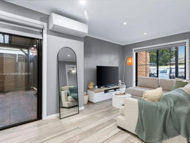 Beautifully Maintained Family Home in Prime Cranbourne East Location!