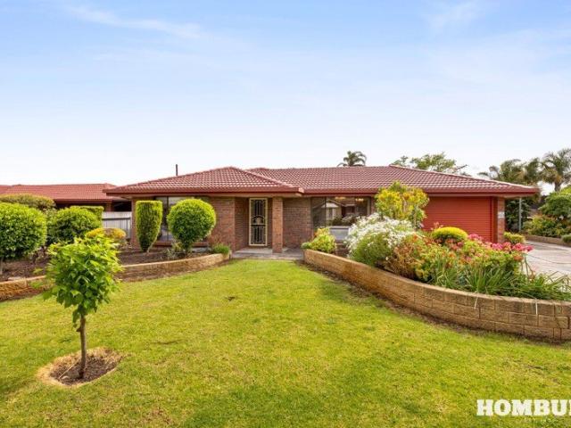 Beautifully Maintained Home on a Huge 960m² Allotment!