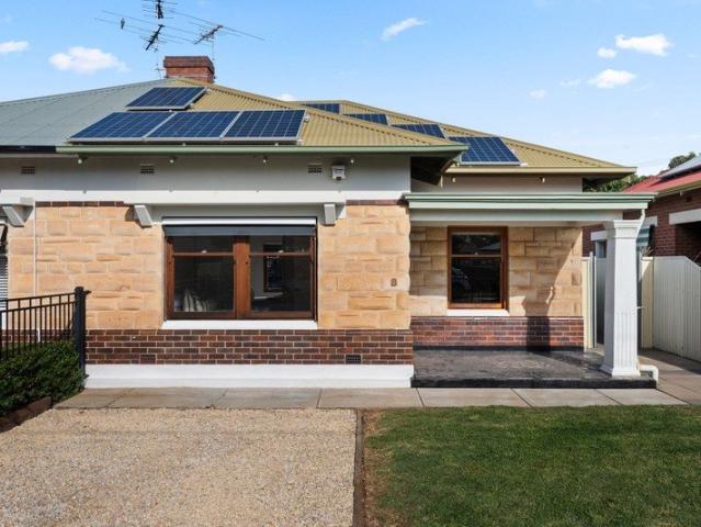 Beautifully Maintained Living in Sought After Glenelg East