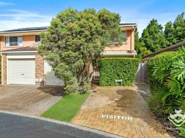 Beautifully Maintained Townhouse with Pool Access ? Move In Ready