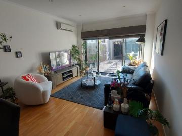 Beautifully Maintained 2 Bedroom, 2 Bathroom + Study Room Townhouse in Prime Point Cook Location