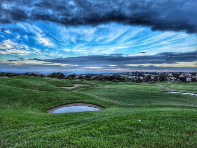 Beautifully maintained 2 bedroom apartment for rental in Jackal Creek Golf Estate R9000 Available 1 September