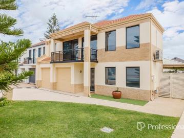 BEAUTIFULLY MAINTAINED 2 STOREY TOWNHOUSE IN CUL=DE=SAC LOCATION!