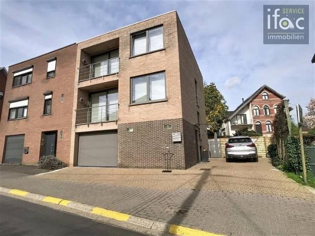 Beautifully maintained 3 bedroom house