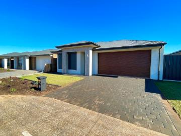 Beautifully Modern Family Home in Prime Angle Vale Location