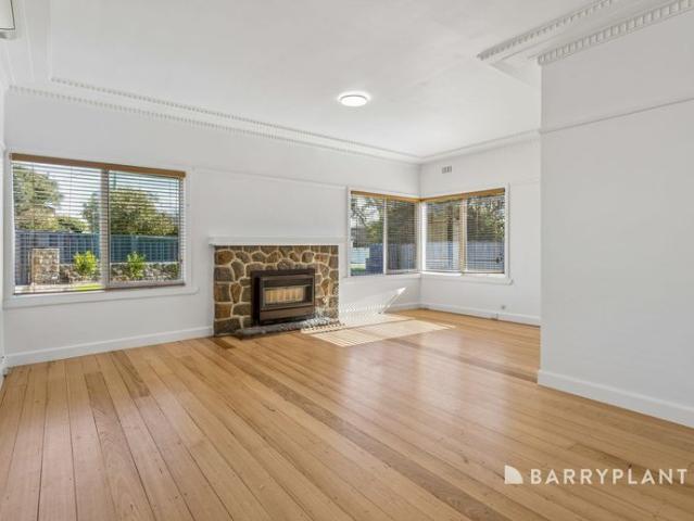 Beautifully Modernised Home in a Prime Rosebud Location