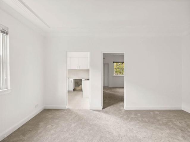 Beautifully newly renovated 1 bedroom apartment