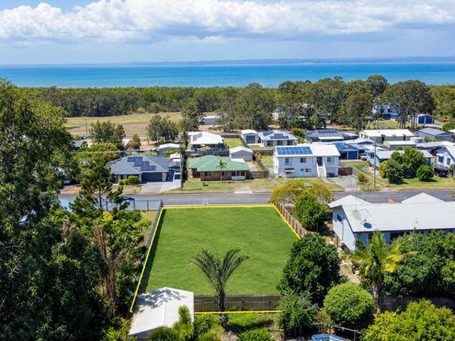 Beautifully positioned offering coastal views & sea breezes