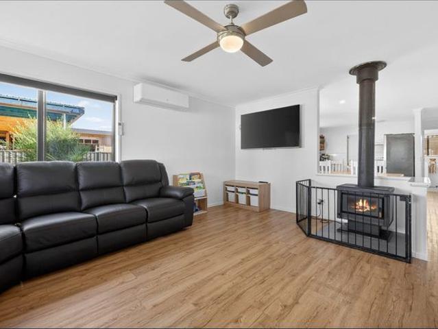 Beautifully Positioned Home on 1,011m2 Block with Outstanding Shedding