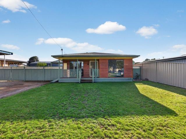 Beautifully Positioned Home on 1,011m2 Block with Outstanding Shedding