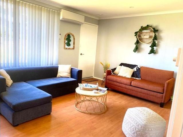 Beautifully Positioned – Walk to Everything