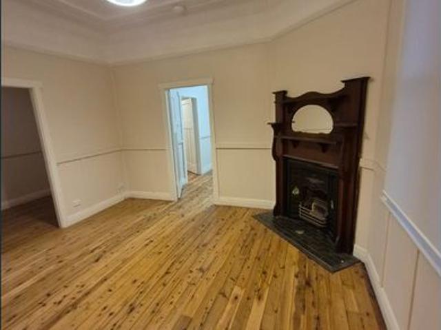 Beautifully presented 3 x bedroom home, close to all amenities